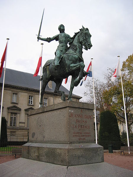 Joan of Arc, Place du Parvis, Reims. Original: http://commons.wikimedia.org/wiki/File:Joan_of_Arc,_Place_du_Parvis,_Reims(1).jpg